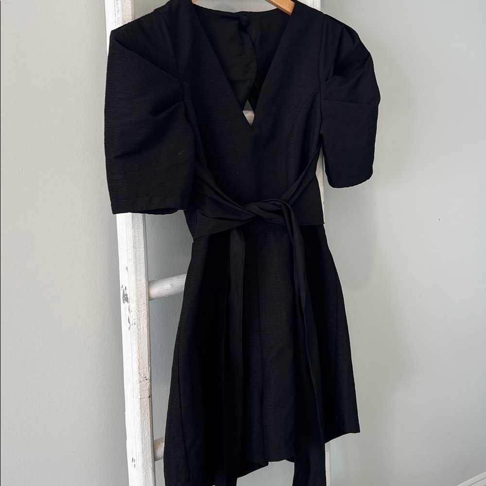 Topshop open back Black Puff Sleeve black textured belted Romper size 6 - Picture 5 of 11
